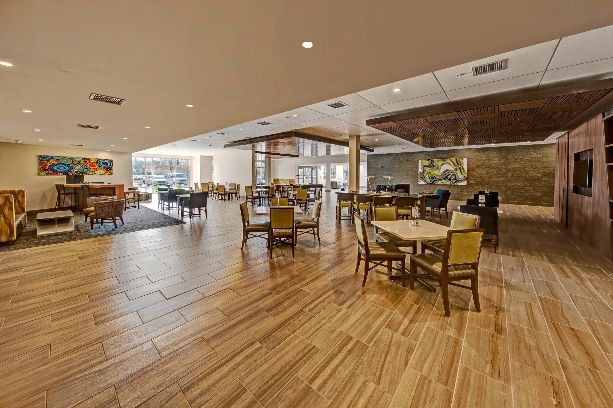 Holiday Express Airport Expo Center By Ihg Hotel 3*