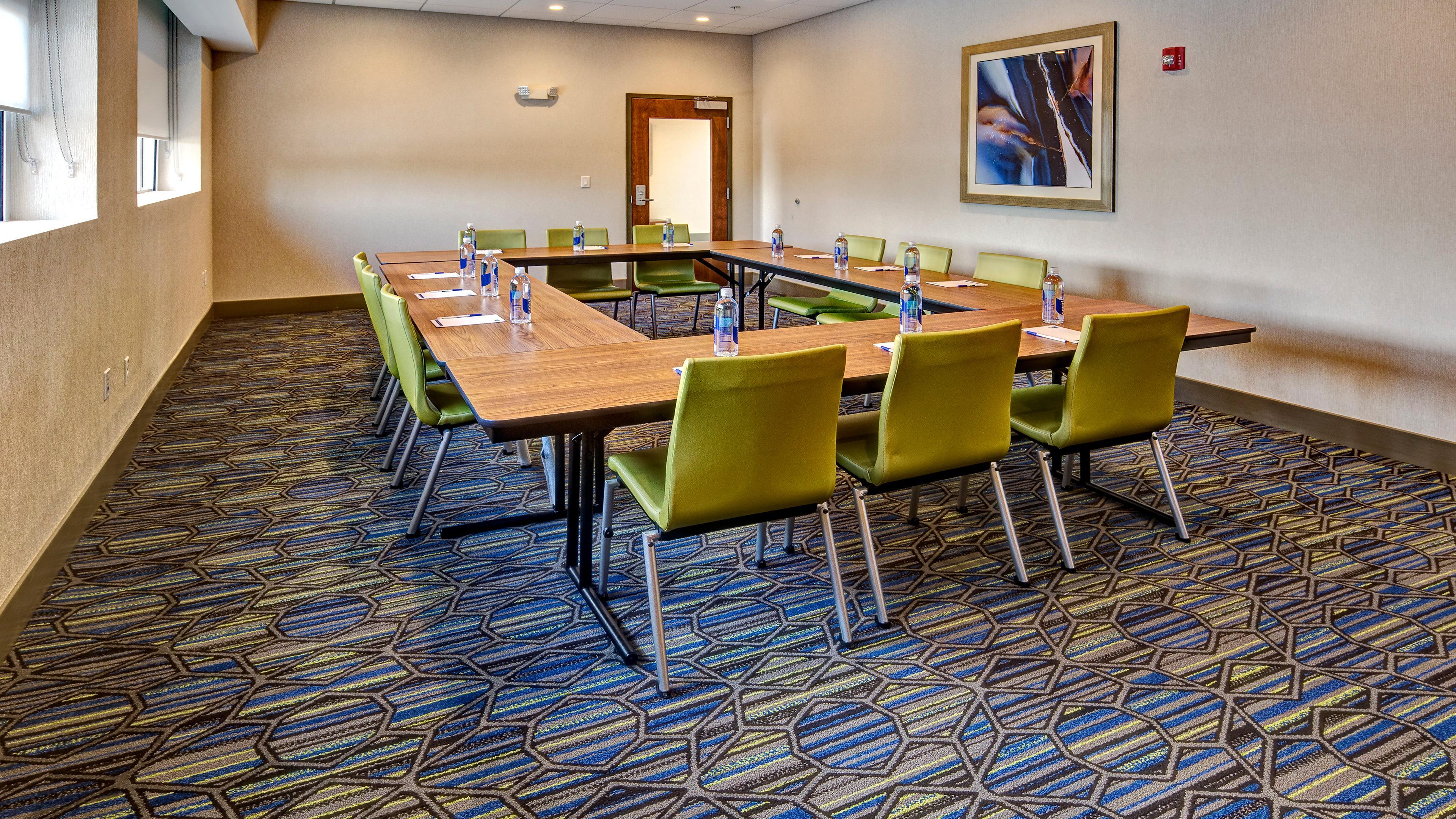 Holiday Express Airport Expo Center By Ihg 3*