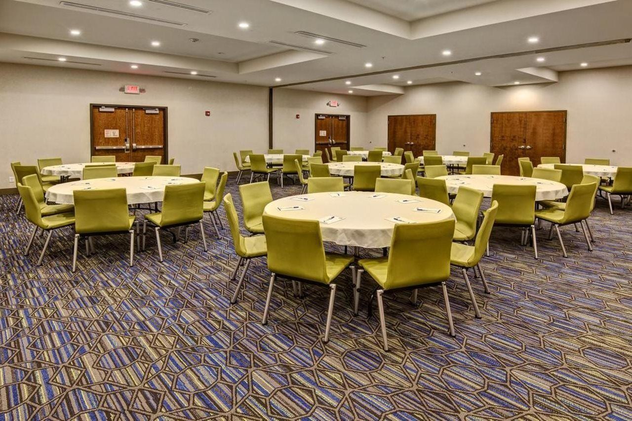 Express Airport Expo Center By Ihg Hotel 3*